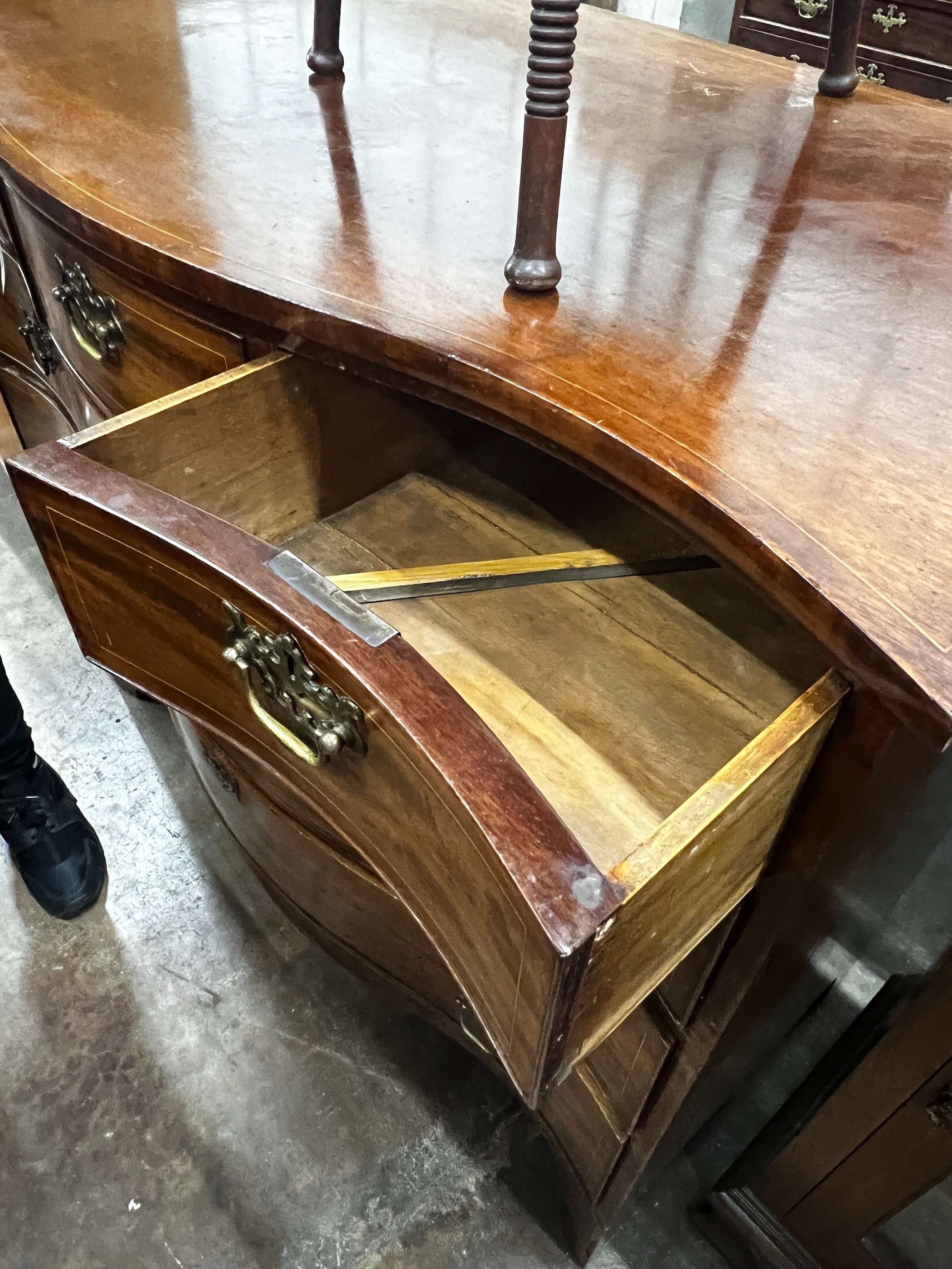 A George III serpentine mahogany chest of drawers, width 115cm, depth 55cm, height 104cm